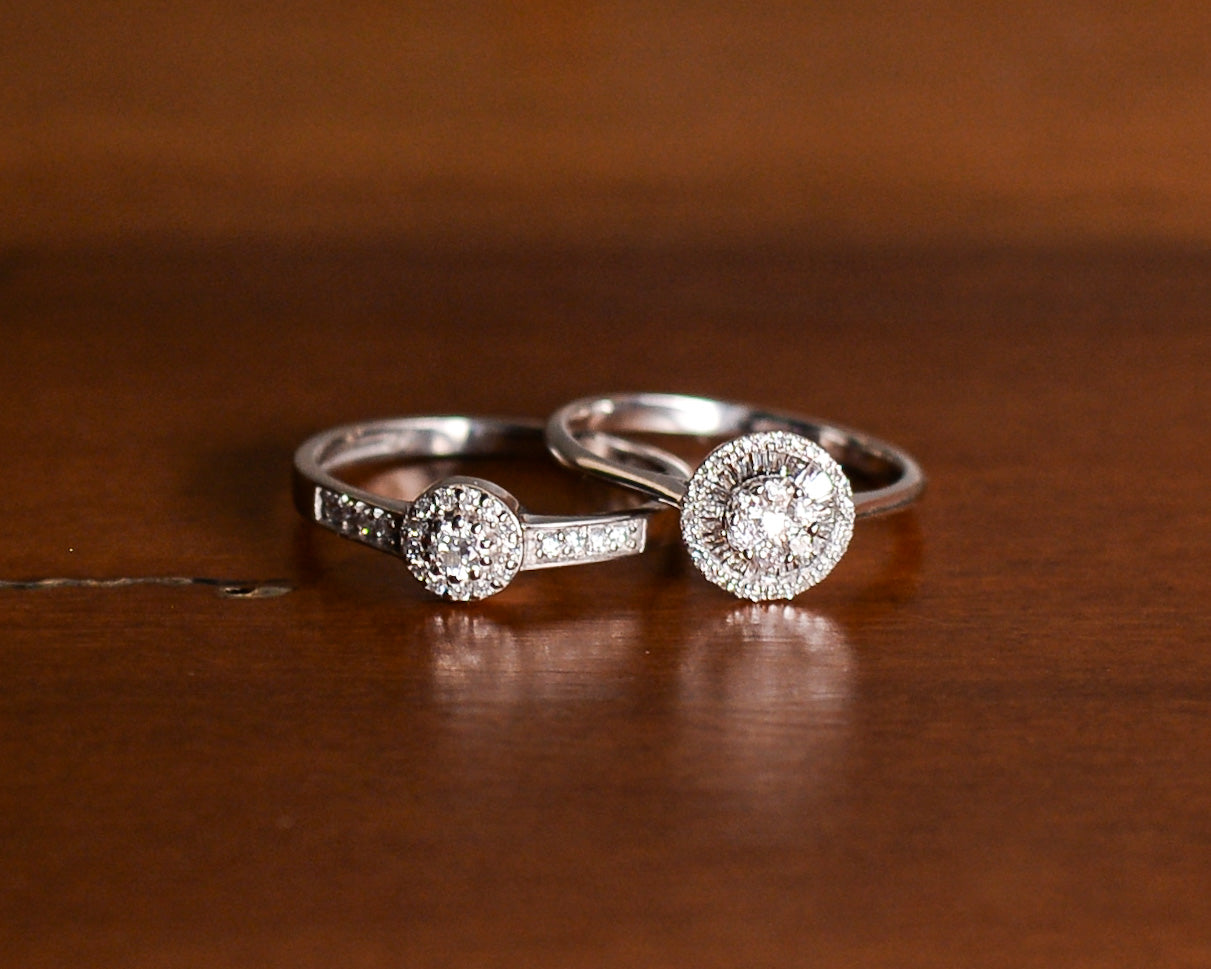 Anel Solitário Ouro Branco com Diamantes no Aro