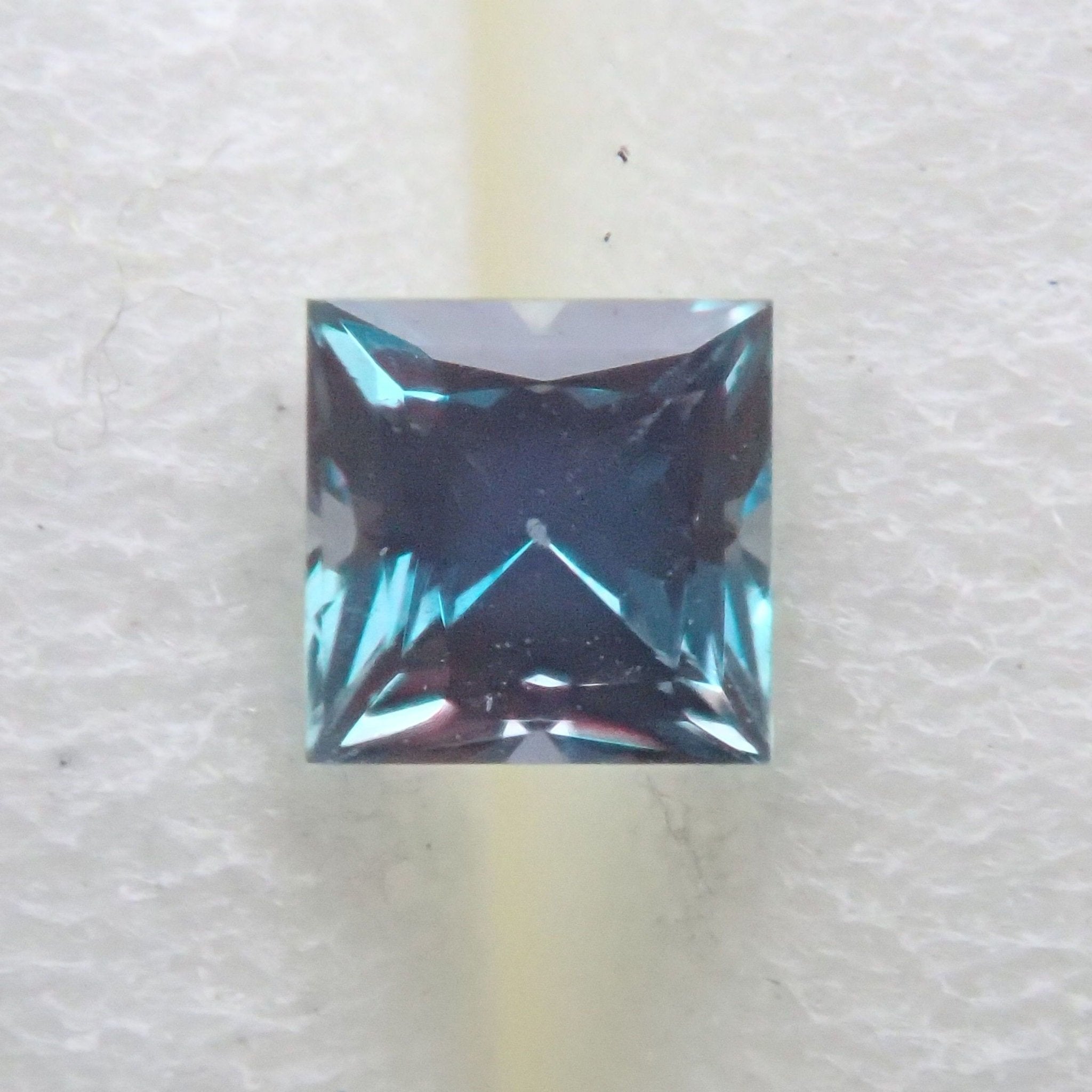 アレキサンドライト(0.960ct) eva.gov.co