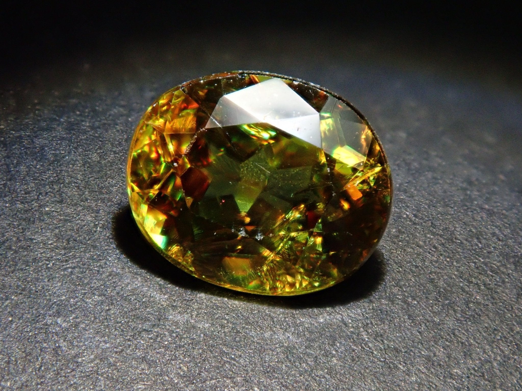 グリーンスフェーン0.69ct