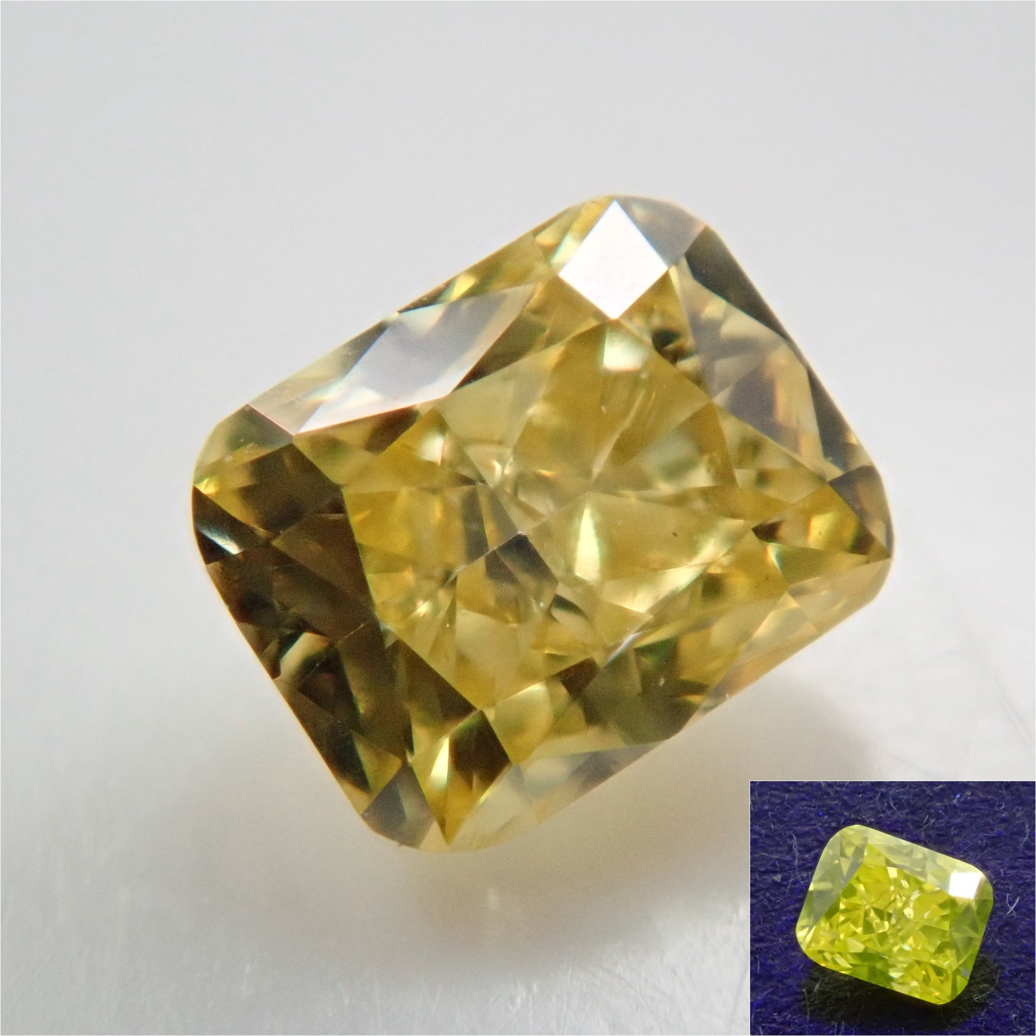 0.153ct ファンシー インテンス イエロー ダイヤモンド ルース 裸石