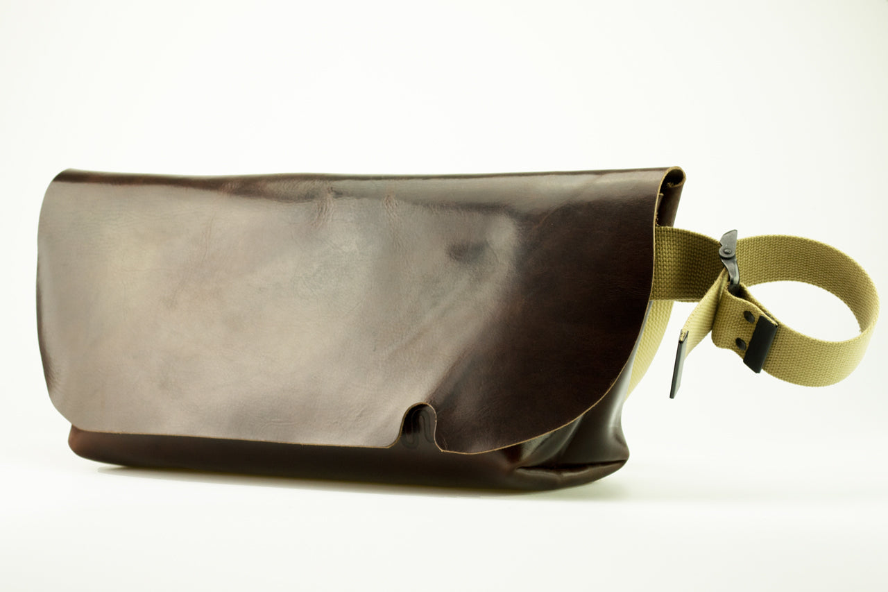 Uni&co. MESSENGER BAG (M)/CHOCO