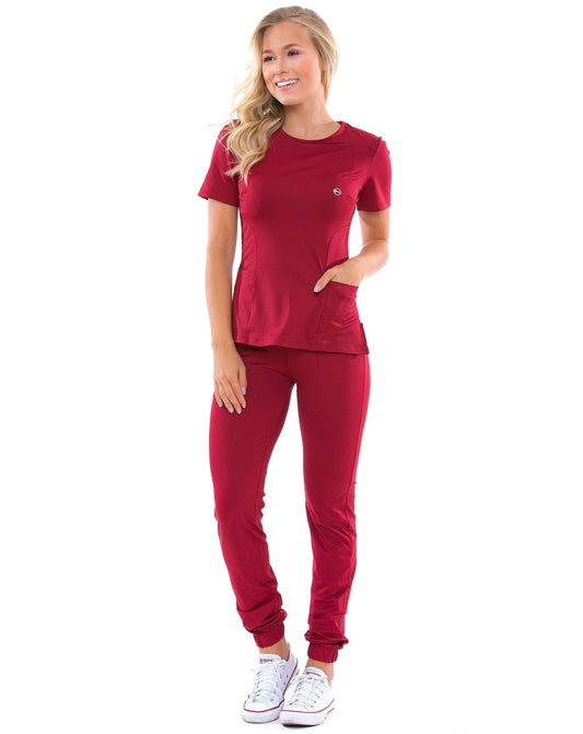 Scrub Lily Soft Bordô - jalecos-mania Bordô, Feminino, Jalecos Mania, Malha Tecnológica, Pijama Cirúrgico, Scrubs