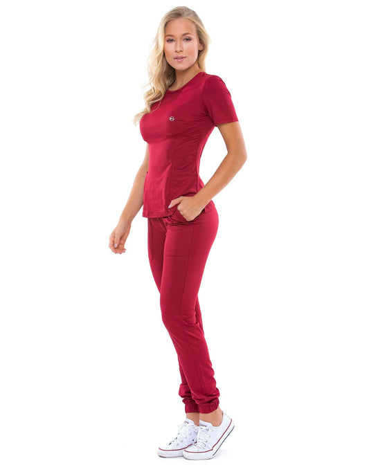 Scrub Lily Soft Bordô - jalecos-mania Bordô, Feminino, Jalecos Mania, Malha Tecnológica, Pijama Cirúrgico, Scrubs