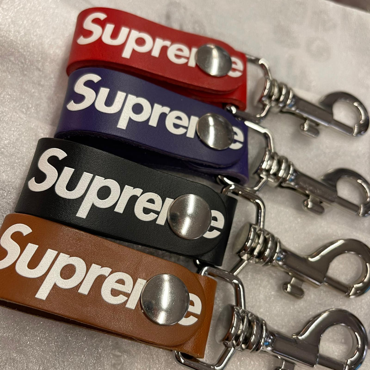 低価大特価 Supreme - Supreme 21SS Leather Key Loop 赤の通販 by