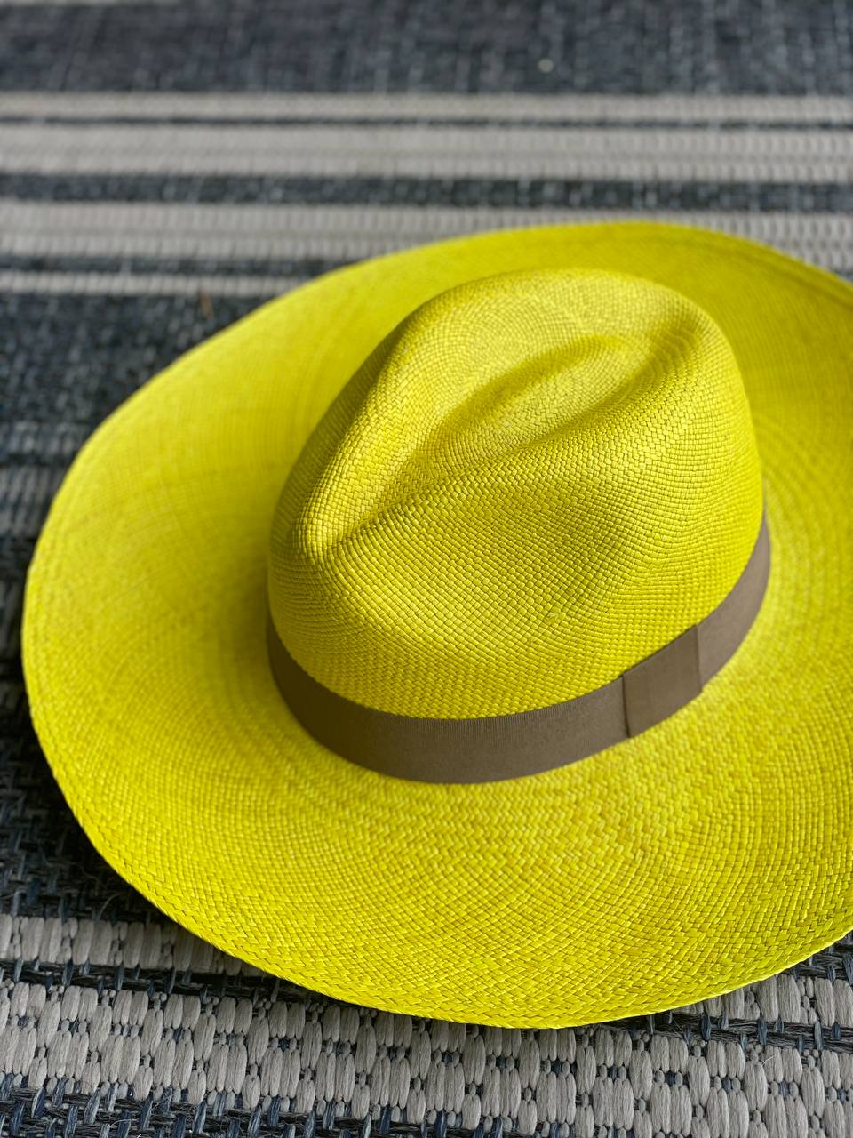 huge brim straw hat