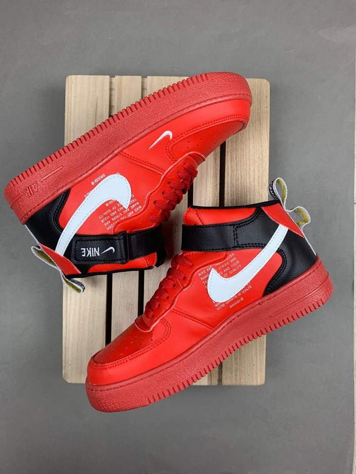 NIKE AIR FORCE 1 BOTA NEGRA Y ROJA RetroZapas