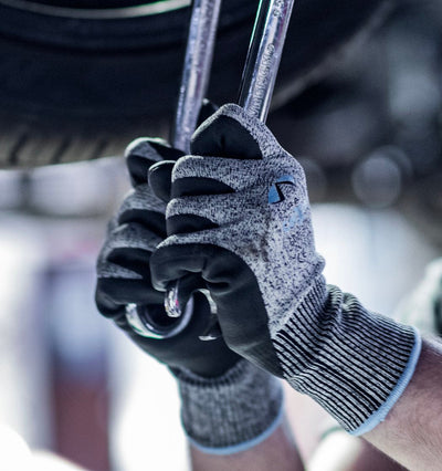 Working wear Pyramex Cut Resistant Gloves in Auto Shop