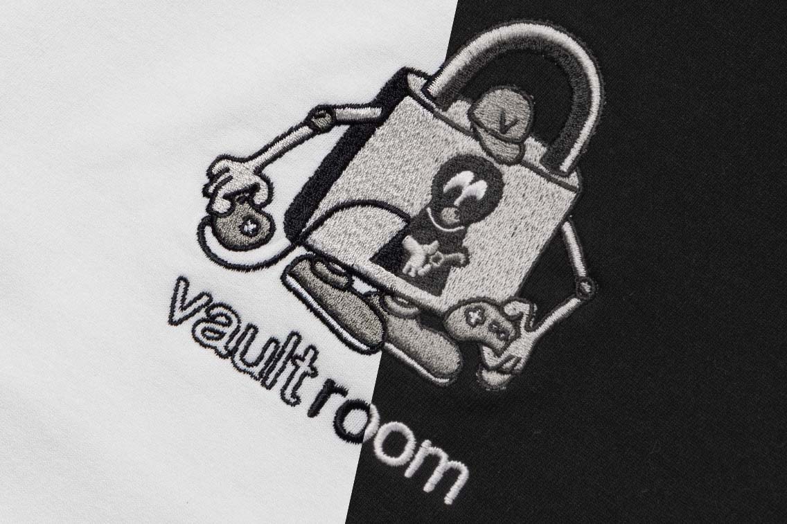 8/15 MONOCHROME LOGO L/S TEE – VAULTROOM