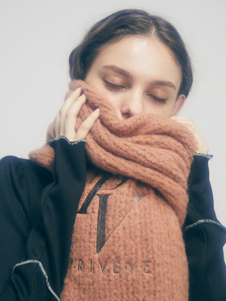 THE LOGO EMBROIDERY VOLUME STOLE