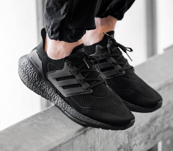 adidas ultraboost 21 all black