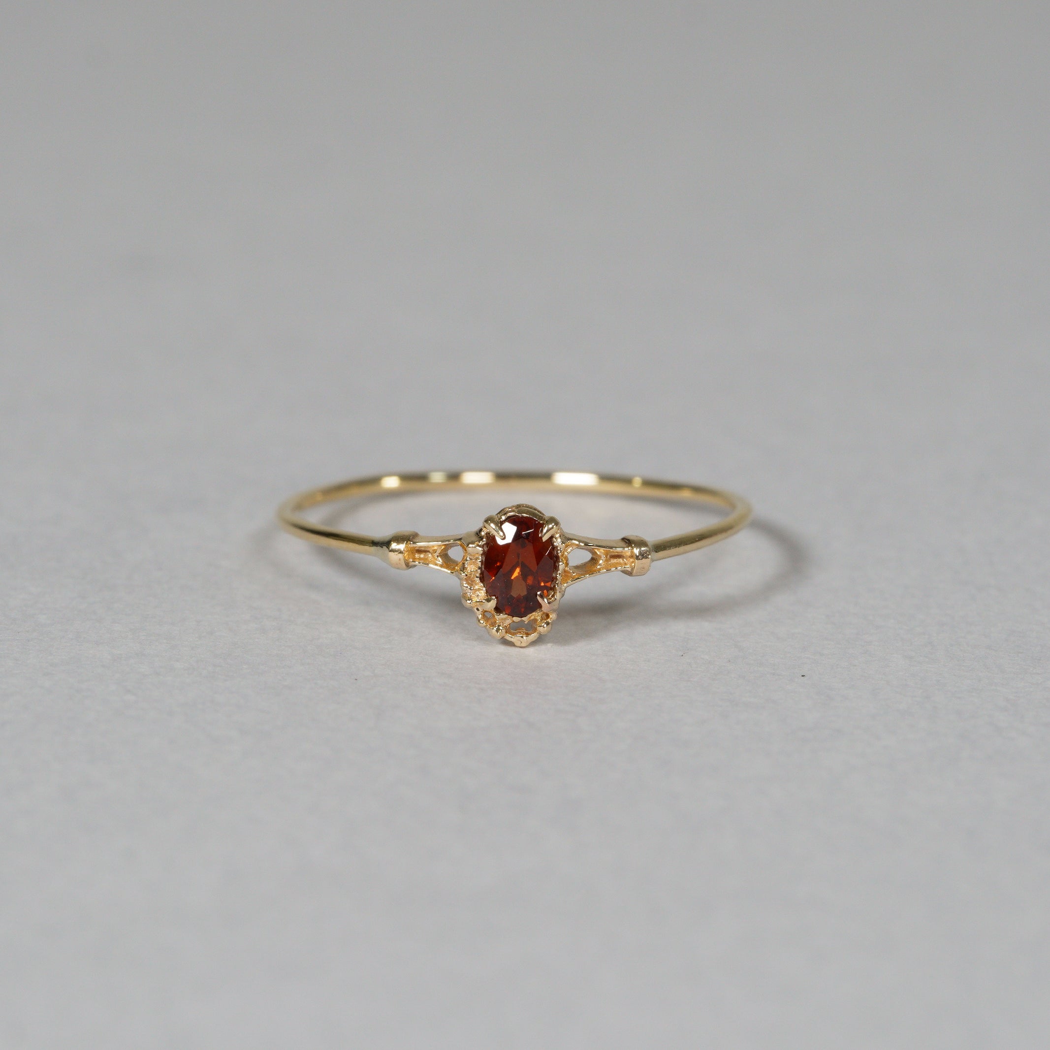 023 Garnet Ring “THIN LINE”