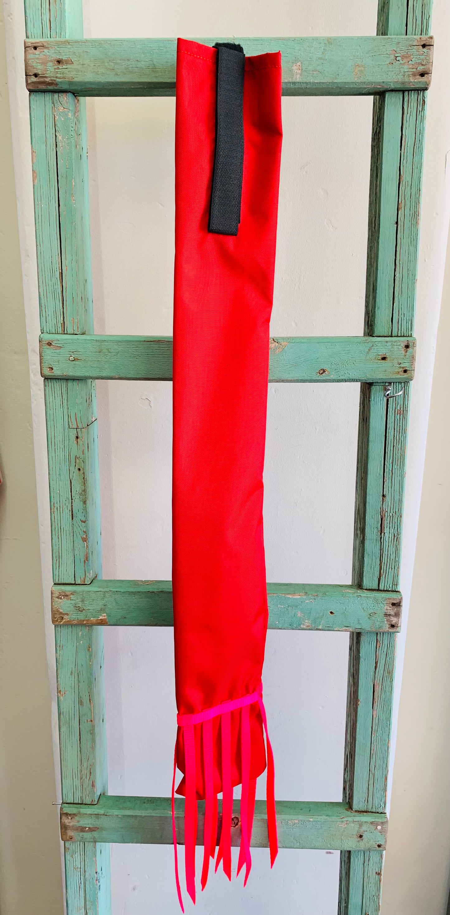 Long Tail Bag With Whippers