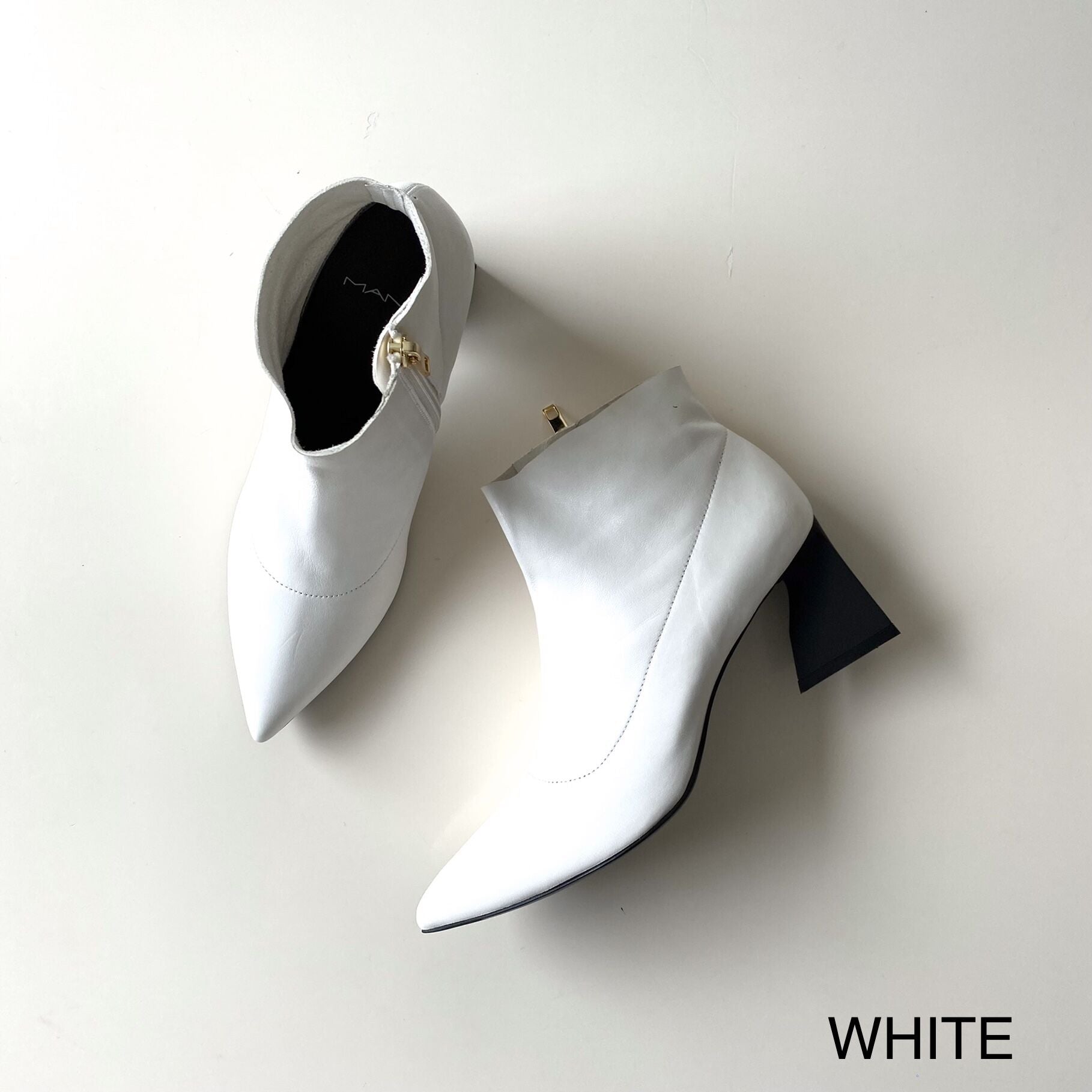 WHITE / 35 (22.5cm)