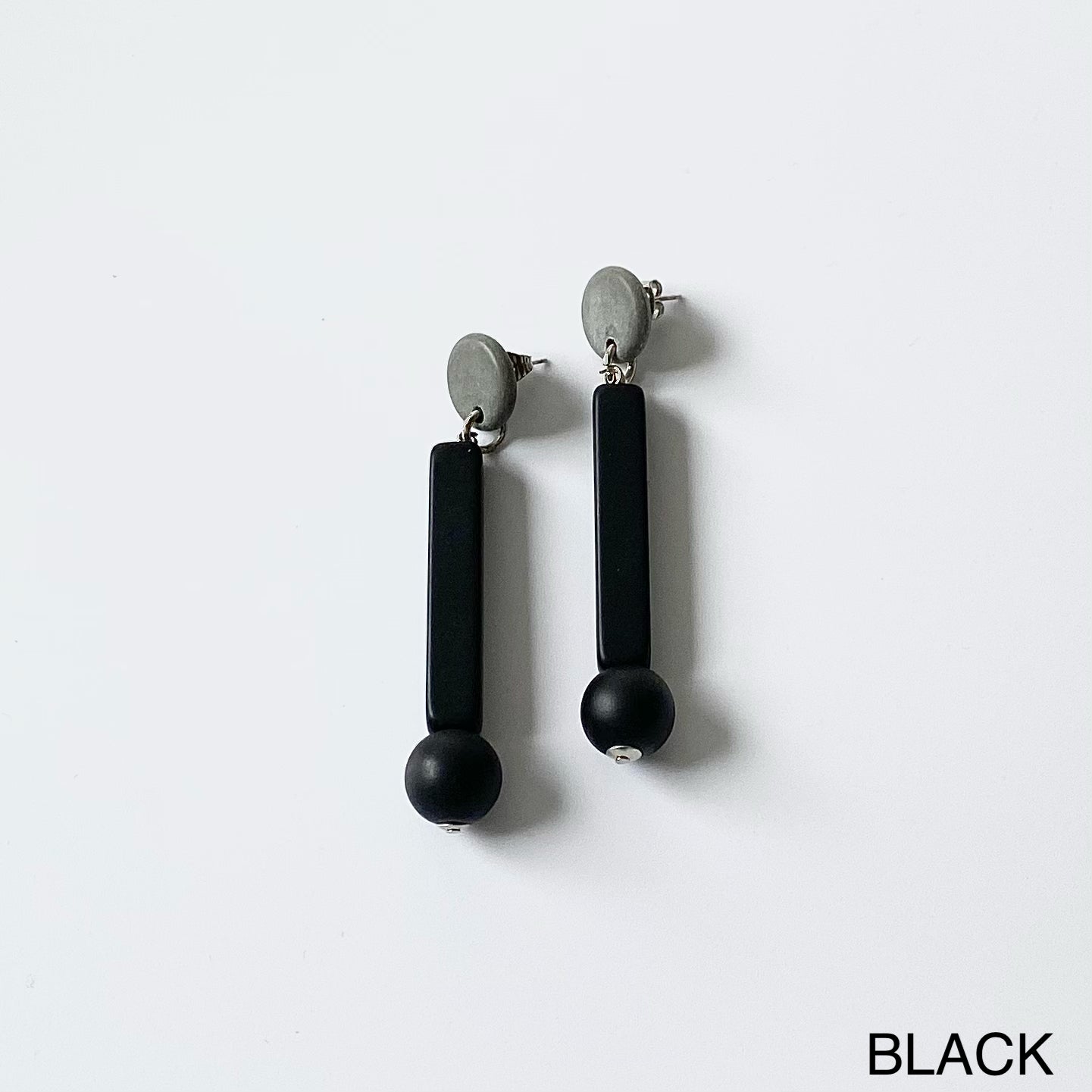 BLACK / FREE