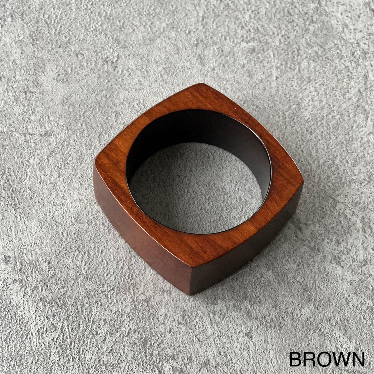 BROWN / FREE / 4月上旬～中旬