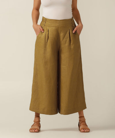 100% linen sailor front, wide legged pant with tailoring details.