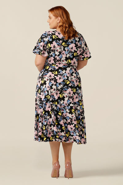 Vintage floral print dresses for women over 40, the Nicolle Reversible Dress, worn here on a size 18 woman, has short sleeves and a full knee-length-skirt. A reversible dress, it can be worn as a V-neck wrap dress or backwards with a boat neckline. Well made and well-fitting in sizes 8 to size 24, shop jersey wrap dresses at Leina and Fleur online