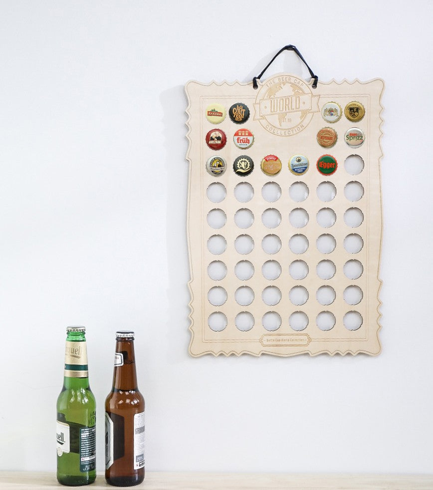Affiche en bois - collection de capsules de bière