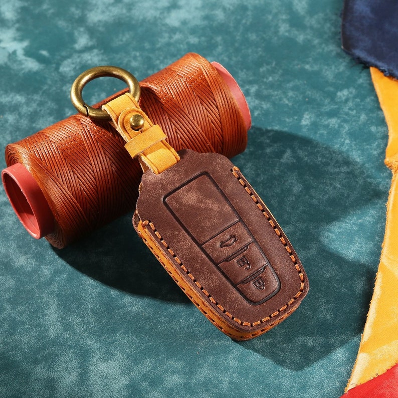 Handmade Scrub Car Remote case for Toyota Camry Levin Highlander RAV4 chr - Genuine Leather Car Key Pouch - Creative Retro Car Key Bag