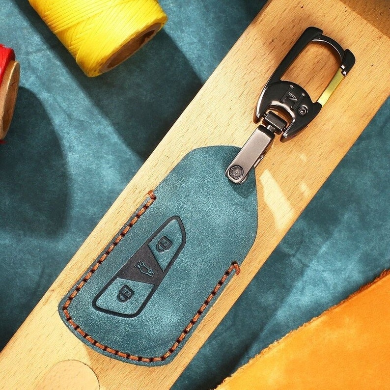 Handmade Genuine Leather Car Key Cover - Scrub Key Case For Volkswagen Golf 8 2021 - Smart Key Case - Volkswagen leather key pouch
