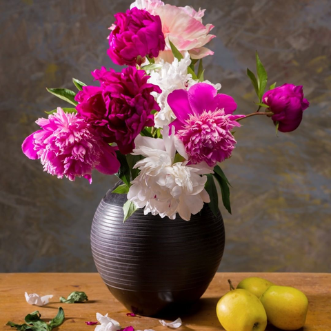 a boquet of flowers in a vase