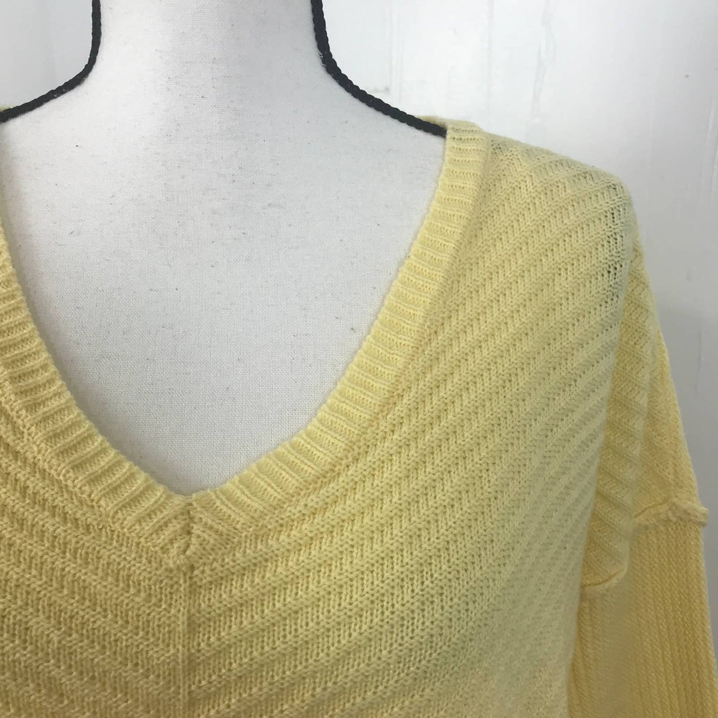 No Comment Colorblock Sweater Size L Yellow Pink Knit V-Neck Cuffed Sleeve Women