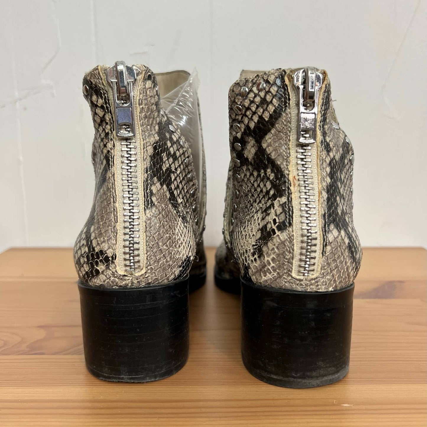 Steve Madden Snakeskin Boots Size 7.5 M Conspire Booties Notched Sides Leather