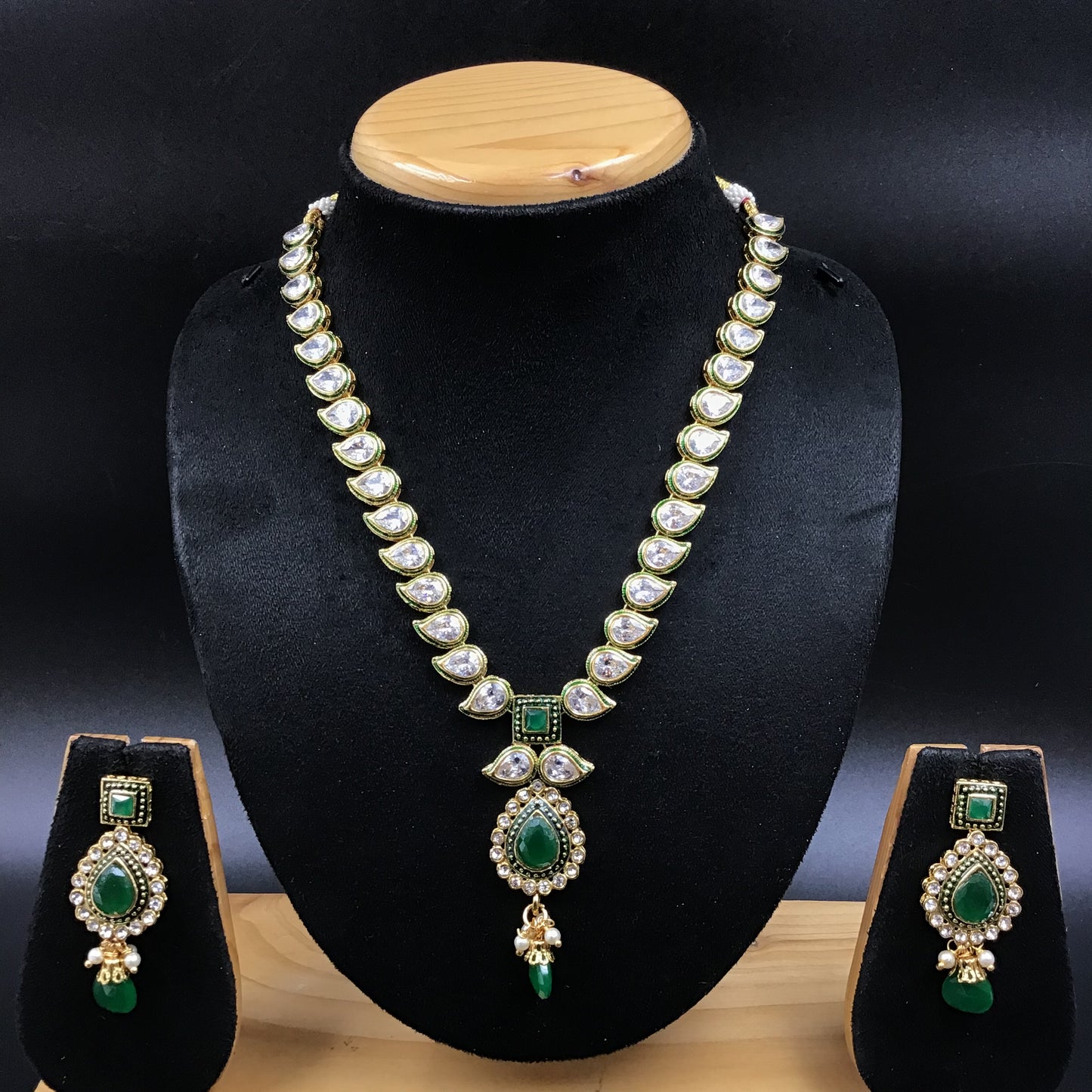 Round Neck Polki Necklace Set 4866-21