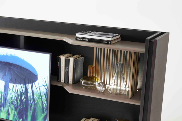 Freestanding Media Units