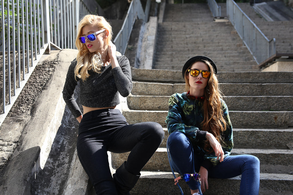 Two female models wearing Baendit sunglasses