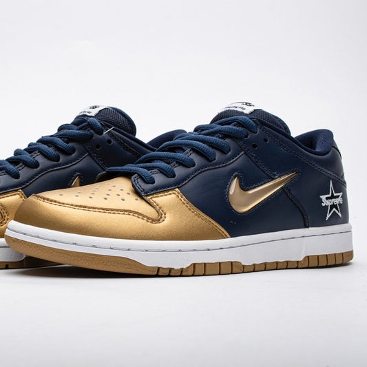 sb dunk low supreme nike