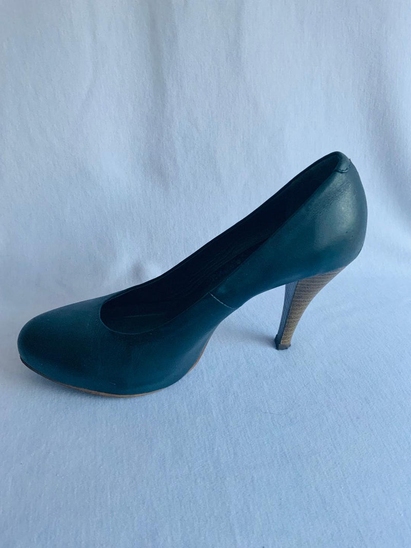 Zapatos clásicos en cuero azul. 37 NoLoBotes.com