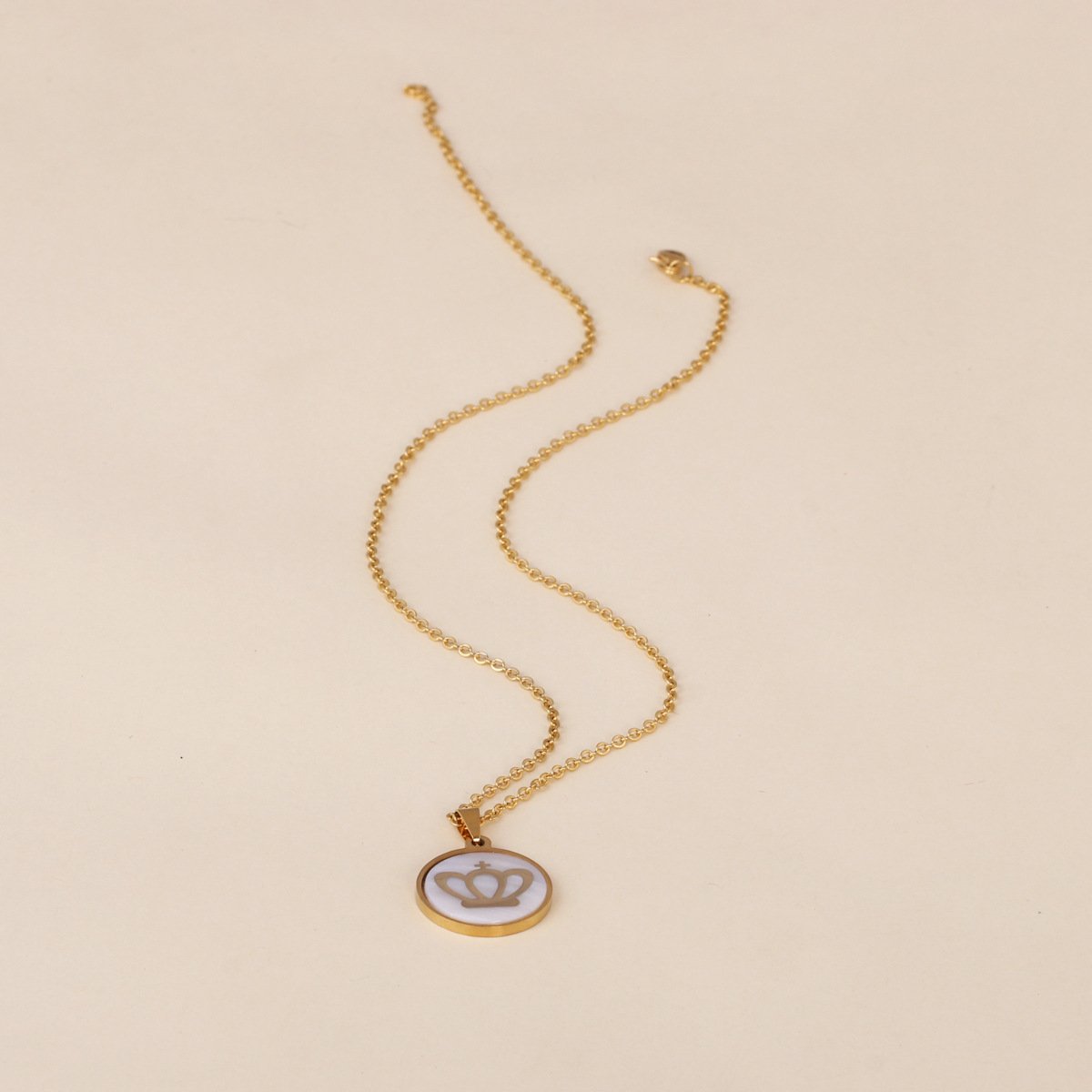 Stainless steel crown pattern necklace pendant