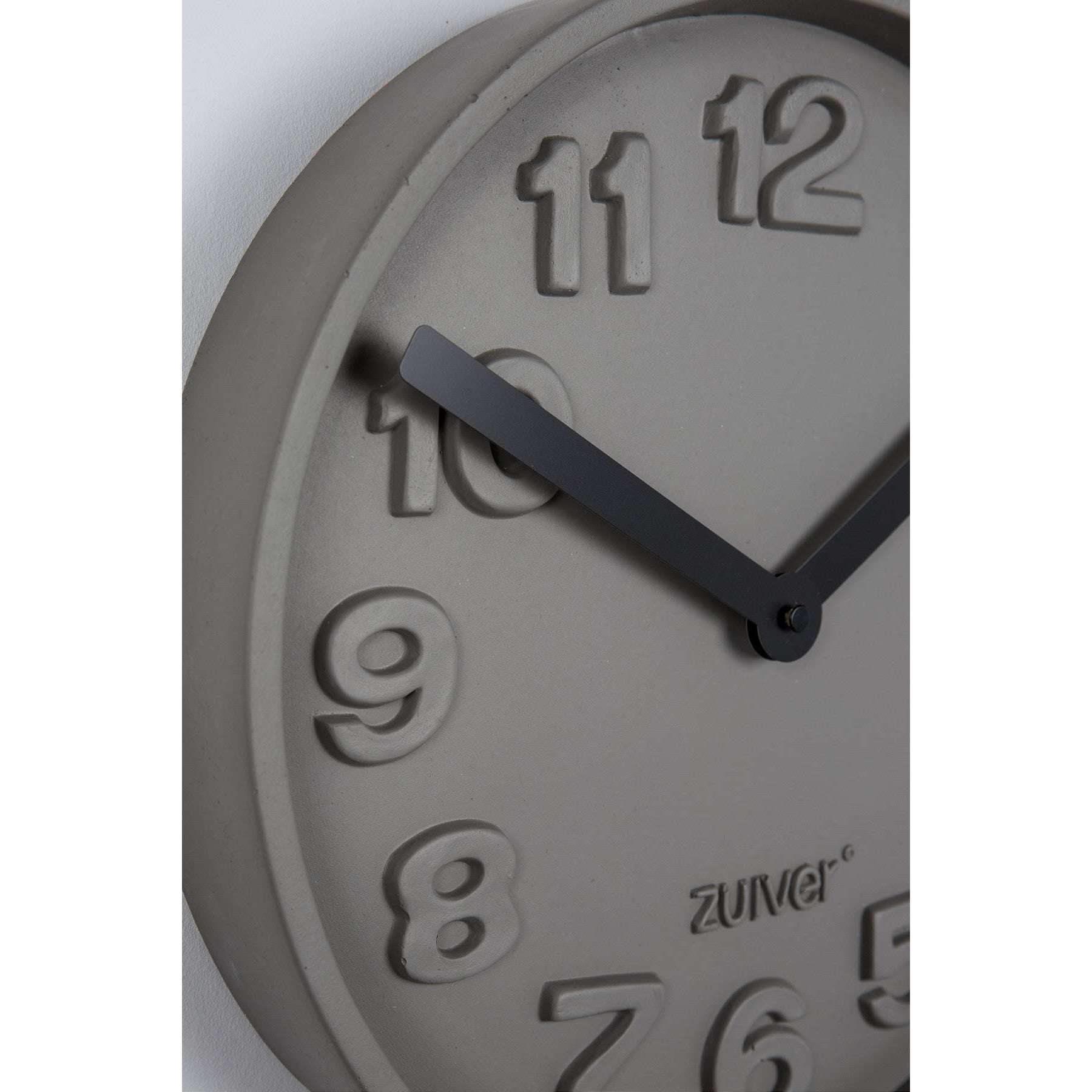 Zuiver klok concrete time zwart �31,6 x cm – Selinni