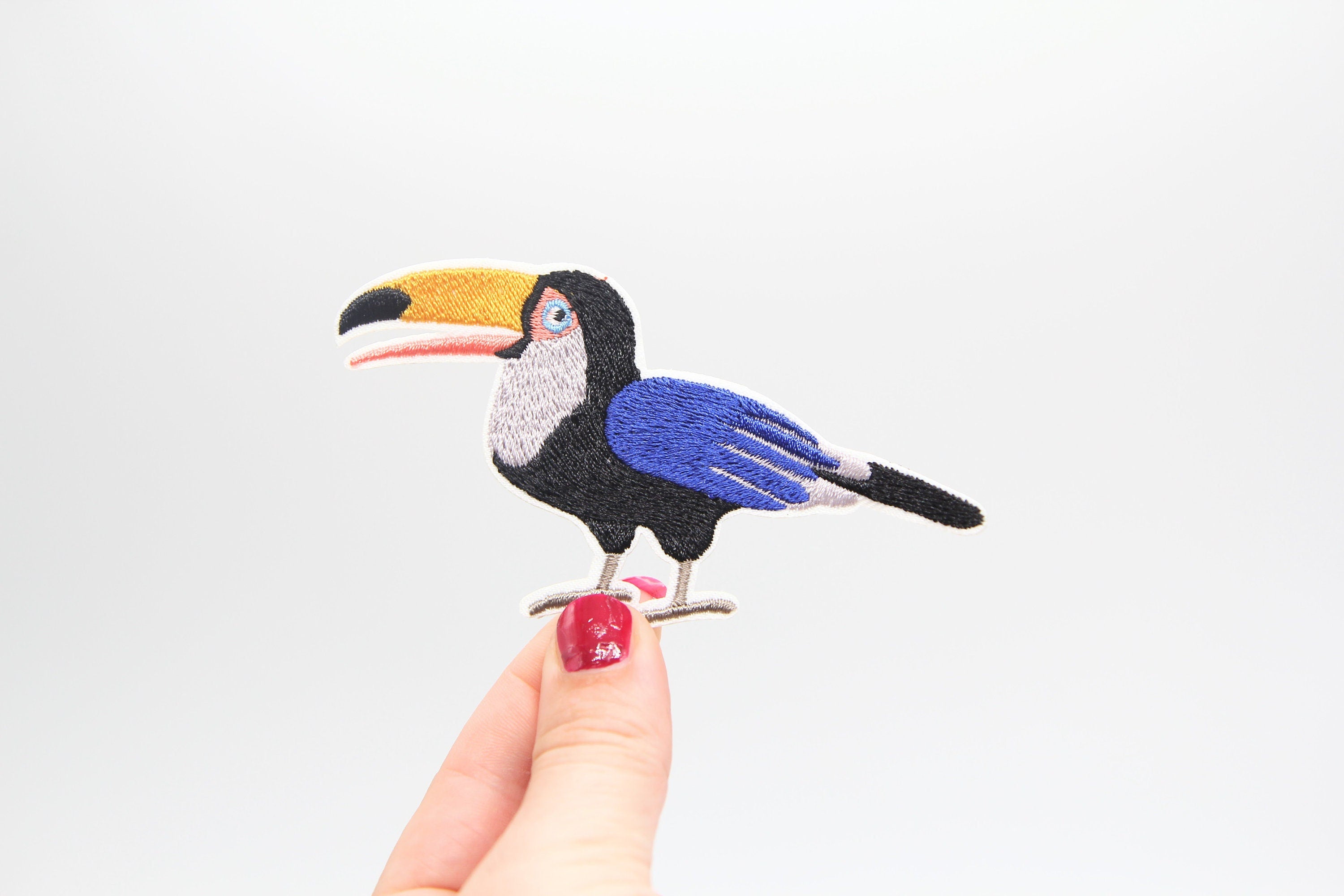 TOUCAN IRON ON TO SEW ON PATCH TROPICAL BIRD CREST 
