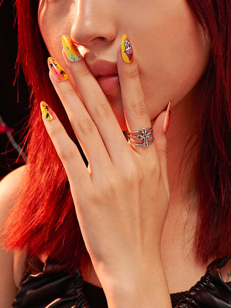 claw nails lana del rey