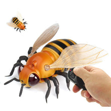 Load image into Gallery viewer, RC Infrared Induction Insect Toys Scary Tricky Fly Bee Ladybug Toys Bee
