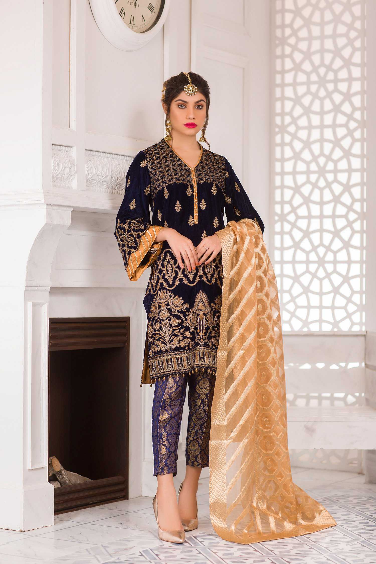 Adan Libas Chandelier Sehar Embroidered Velvet Collection 2021