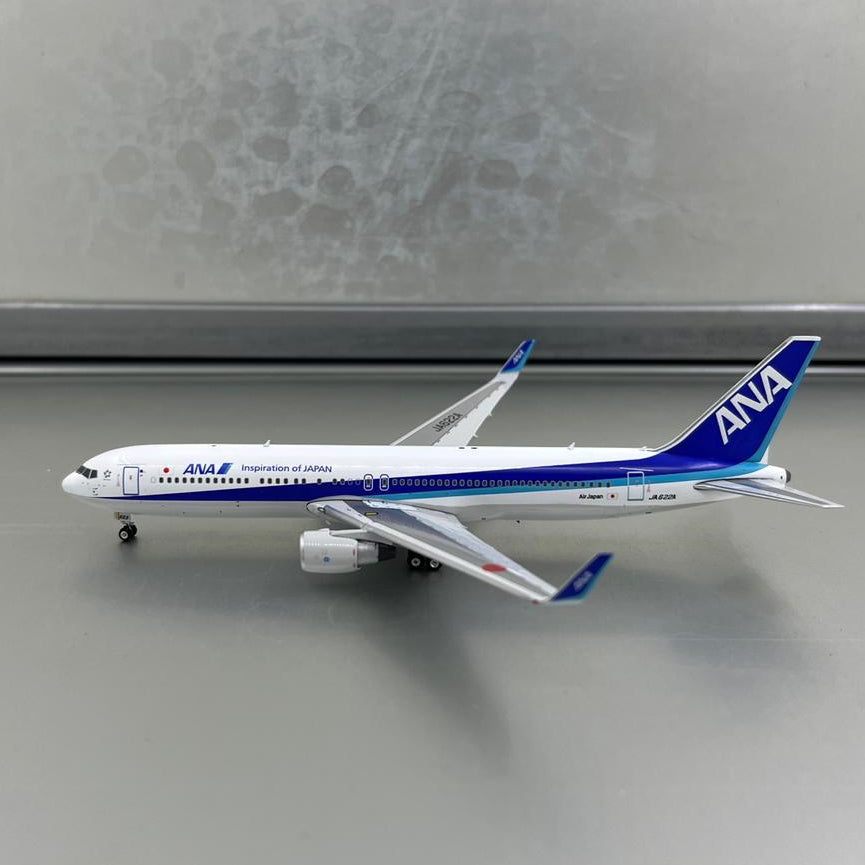 レトロマッチラベル 北欧デザイン 鳥 1/200 ANA B767-300ER JA623Aです