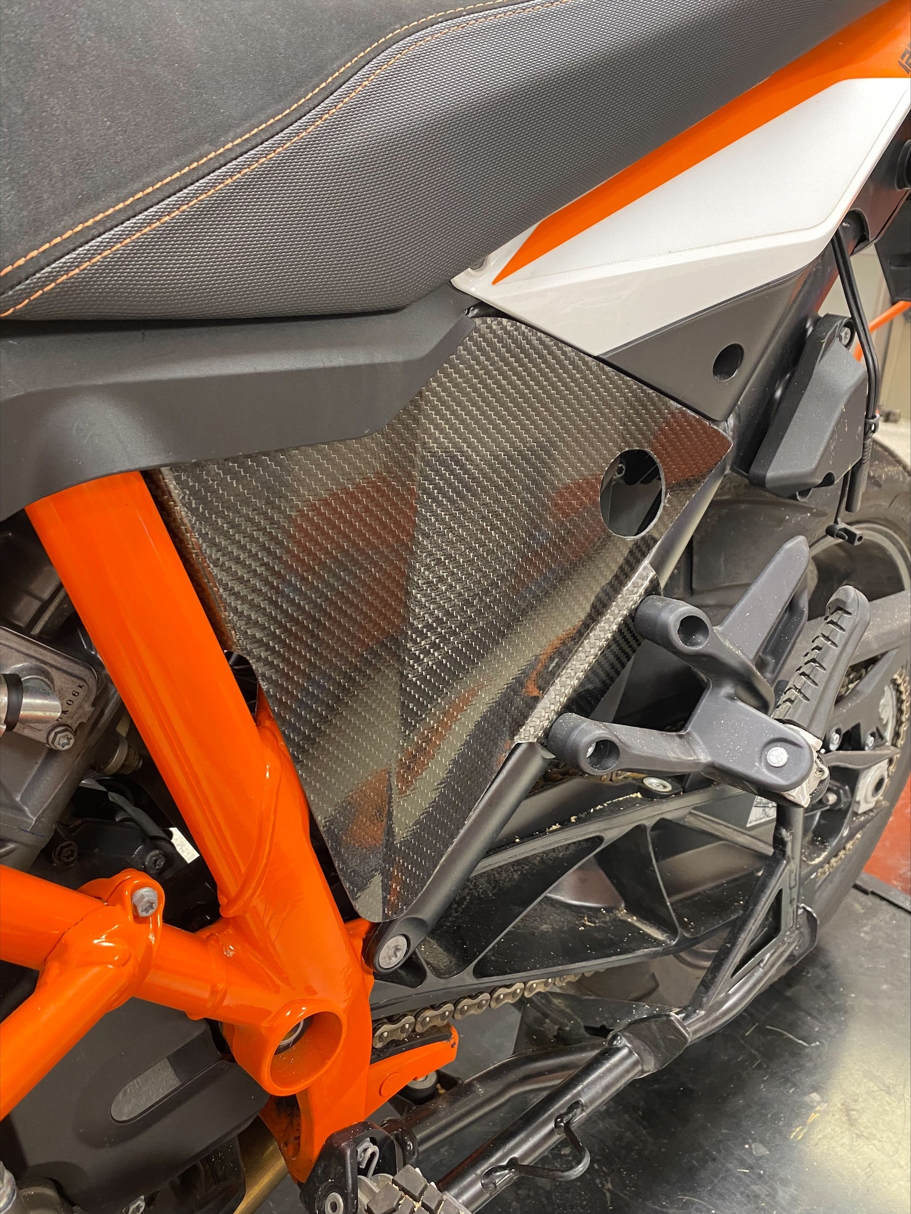 Fiberglass Side Panels Heat Protection Heat Deflector Kit for KTM 1190 Adventure R 2013 2014 