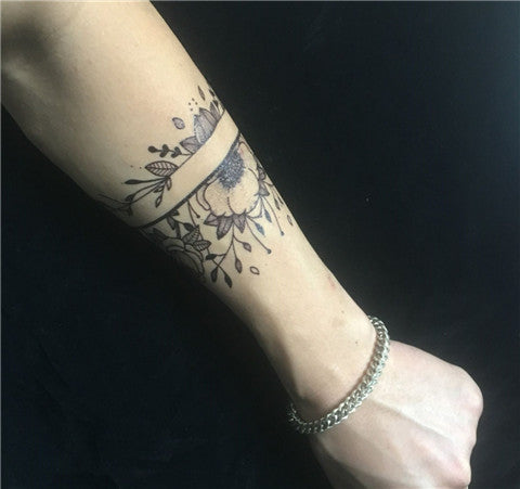 Simple Flower Armband Tattoo –