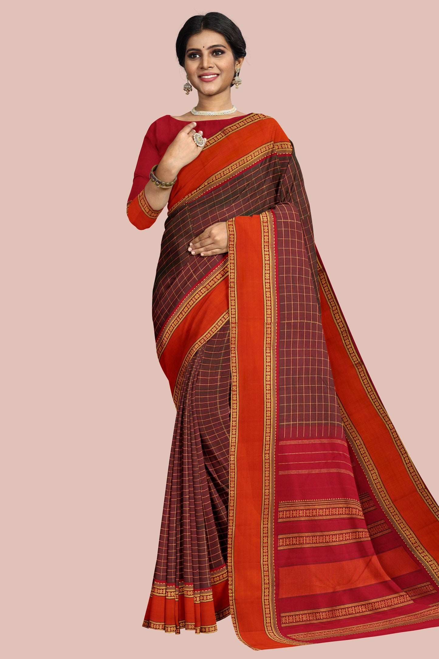 Dual tone maroon kanchipuram silk saree.