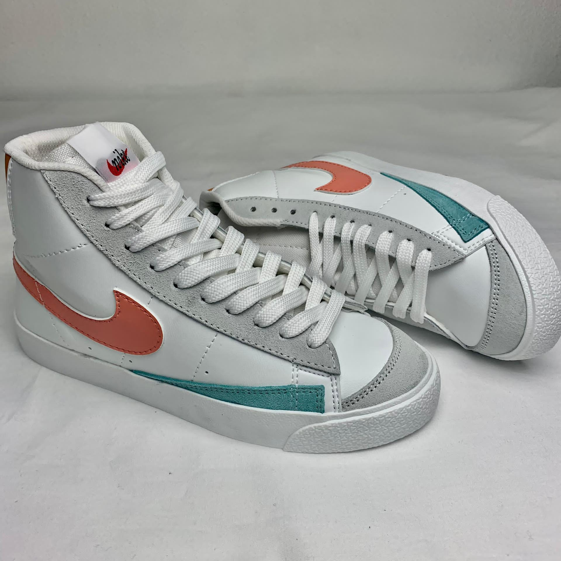 Nike Blazer Blancas Logo con Azúl – Tienda Murcia