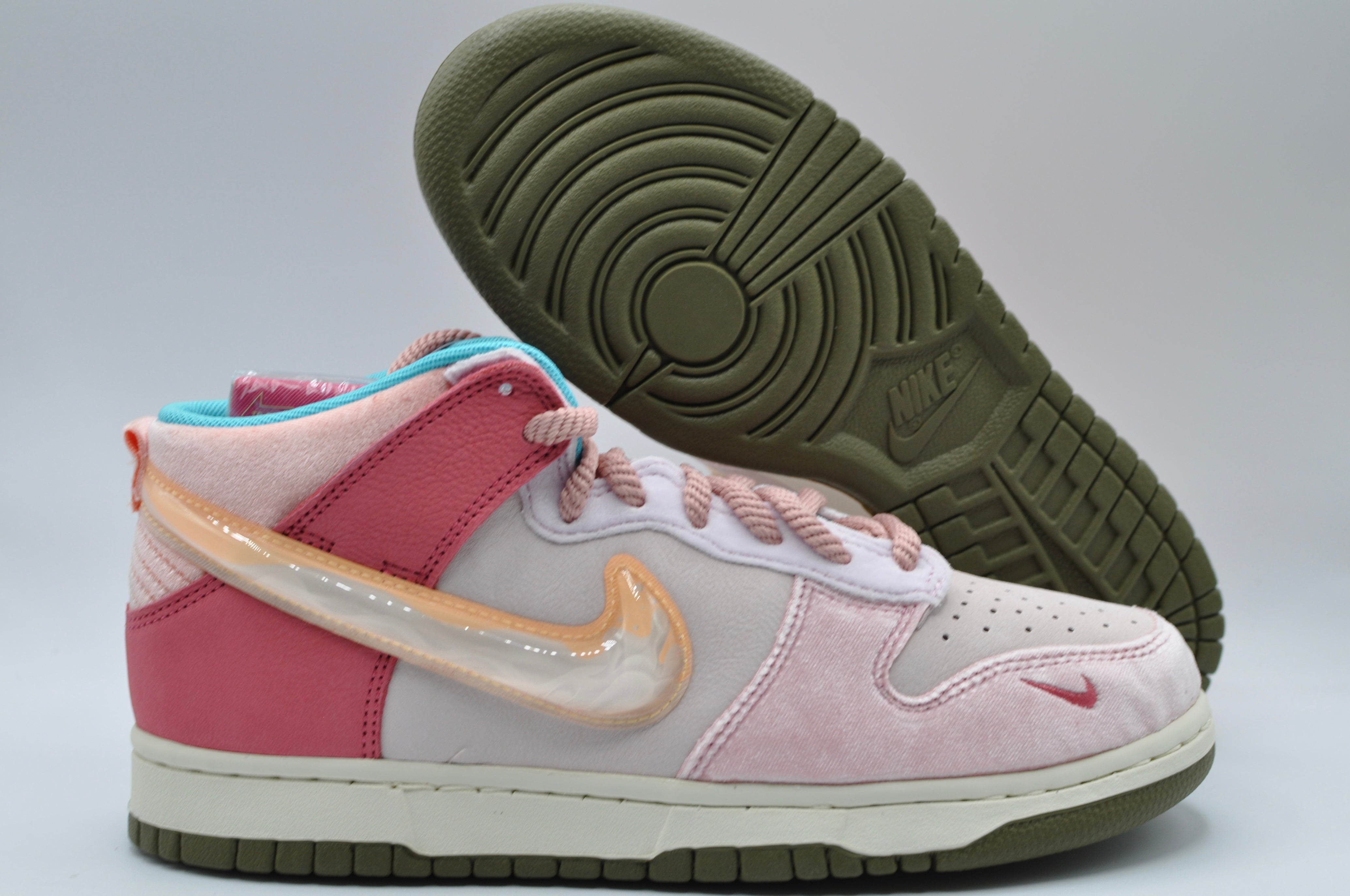 nike dunk mid strawberry milk