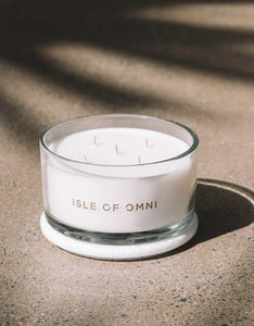 Cedar Oud & White Flower Candle — Large IsleOfOmni