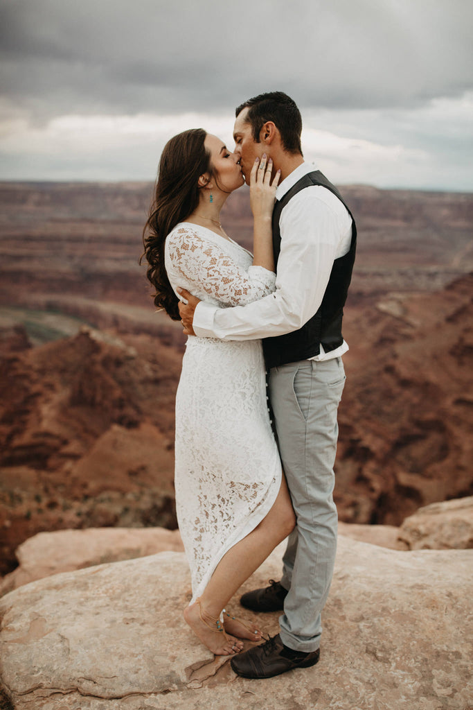 Barefoot bride in grand canyon