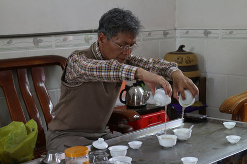 The master pouring tea