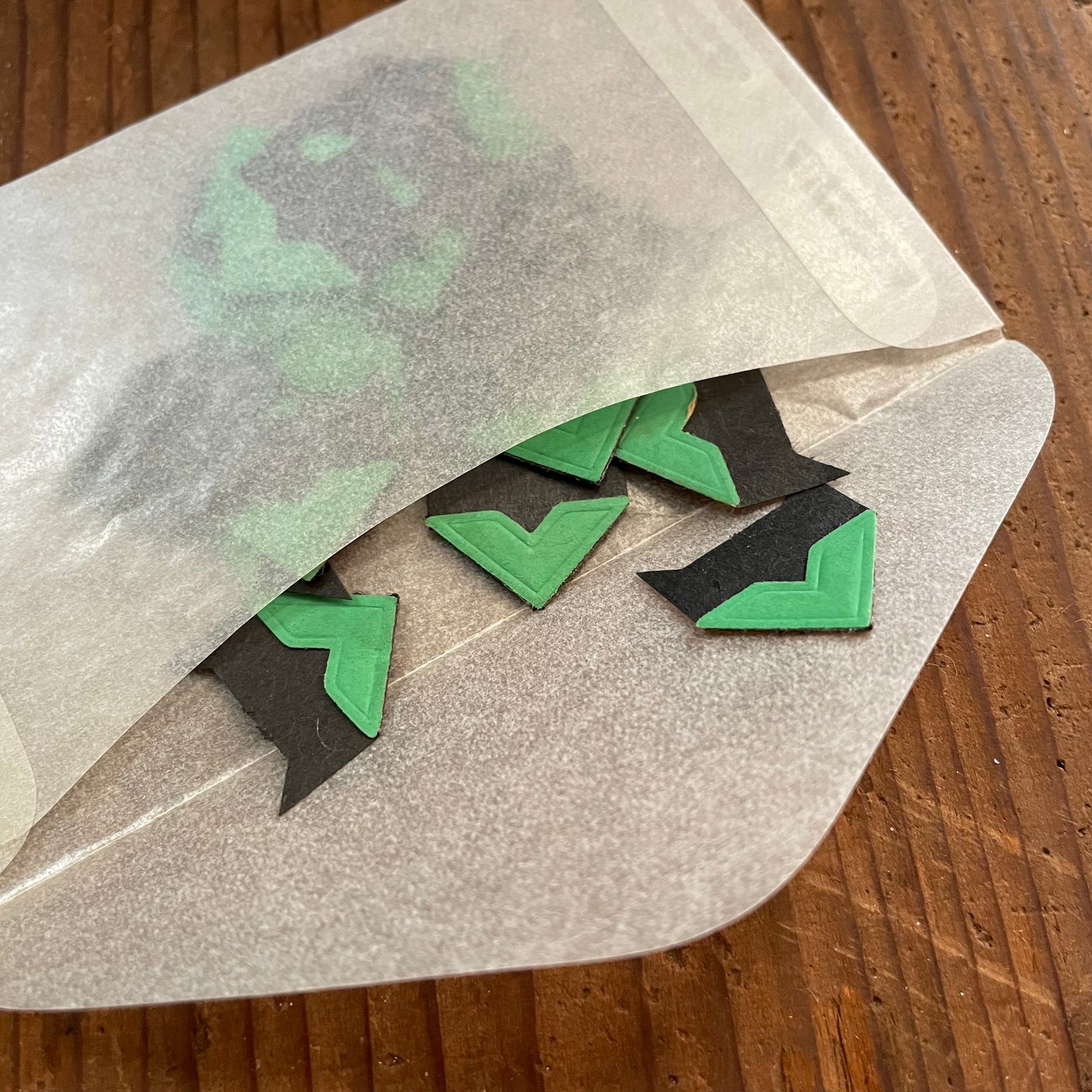 24 gummed photo corners