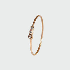 Anillo con tres diamantes en oro 18 K