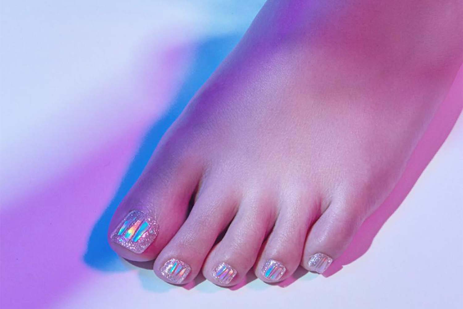 http://cdn.shopify.com/s/files/1/0596/8884/5517/files/pedicure.jpg?v=1655154676